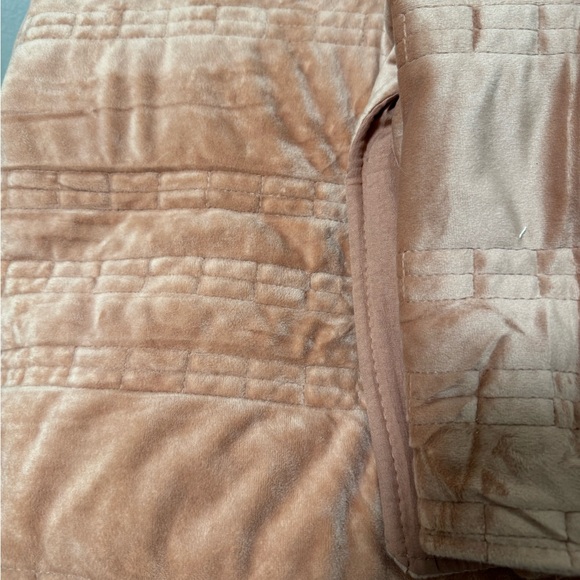 EVERGRACE Velvet Quilt King Size - Quilt and One Sham - Picture 4 of 4